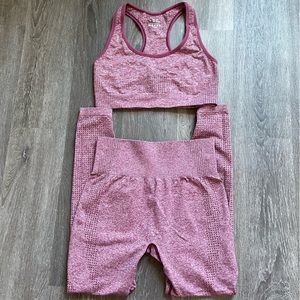 Pink/reddish workout set, sports bra and leggings